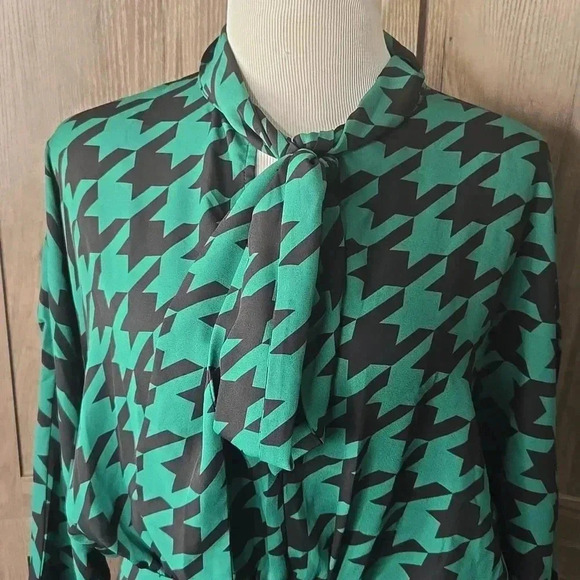 Geometric Green and Black Women's Top blouse - Picture 6 of 10